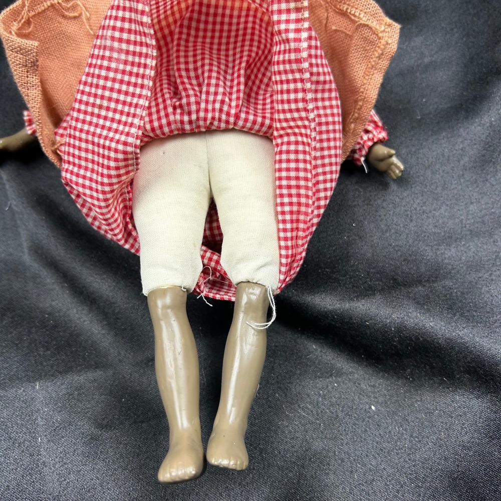 Vintage Hard Plastic Black Americana Doll Red Gingham Dress Burlap Apron 7.5 In - Picture 4 of 4